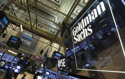 Goldman Sachs a Morgan Stanley požadují zrušení obchodů během $58 miliardového flash crash