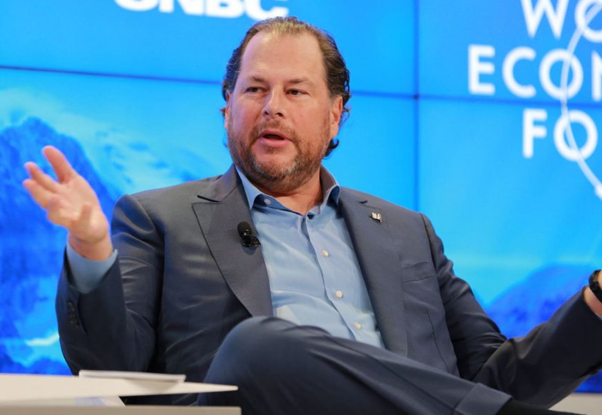 CEO Salesforce nazval umělou inteligenci „novým lidským právem“