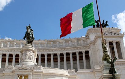 Italská vláda schválila nepodmíněný příjem a nižší důchodový věk