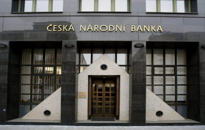 Roční ztráty České národní banky klesly o 239 miliard Kč
