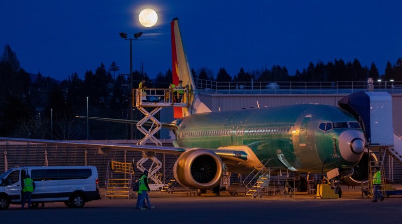 Boeing Reports 21% Drop in Earnings and Suspension of Share Buybacks
