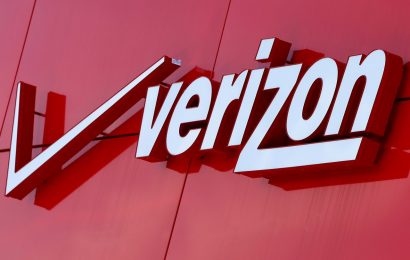 Verizon zvýšil odhad budoucího zisku, avšak ztratil více zákazníků