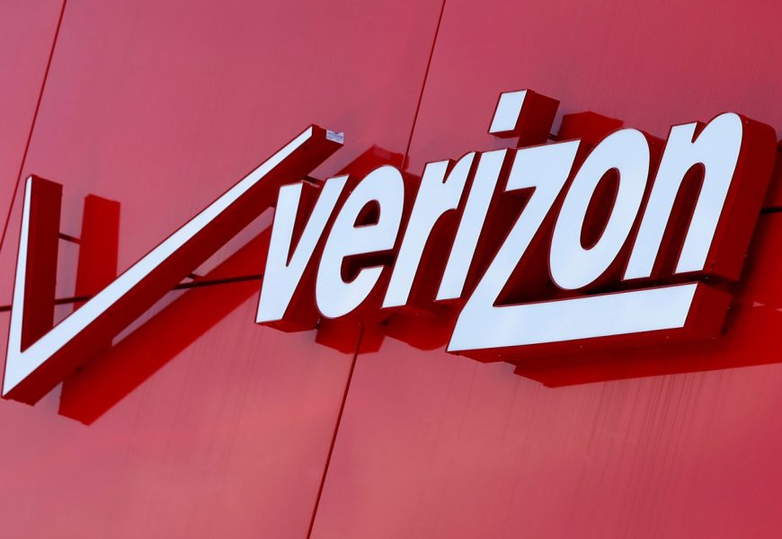 Verizon Raises Profit Forecast, Loses More Wireless Phone Customers