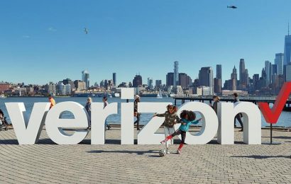 Verizon Communications Stock Falls as UBS Cuts Its Rating