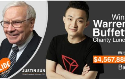 Justin „Whitewasher“ Sun si koupil večeři s Warrenem Buffettem za 4,57 mil. dolarů