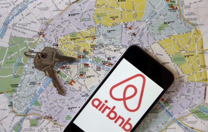 Airbnb plans to go public in 2020