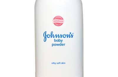 Johnson & Johnson musí zaplatit 2,1 miliardy USD kompenzaci za azbest v dětském zásypu