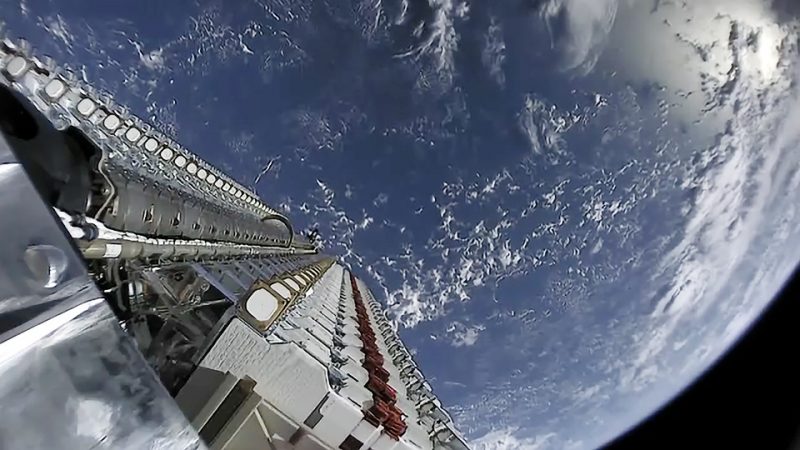 Satelity Starlink se téměř srazily s čínskou kosmickou lodí