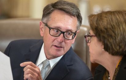 Outgoing Fed Vice Chair Quietly Covered Up Suspicious Trades Made During March 2020 Market Rout