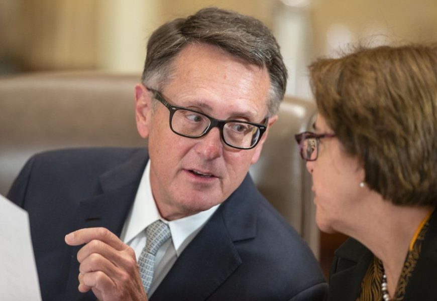 Outgoing Fed Vice Chair Quietly Covered Up Suspicious Trades Made During March 2020 Market Rout