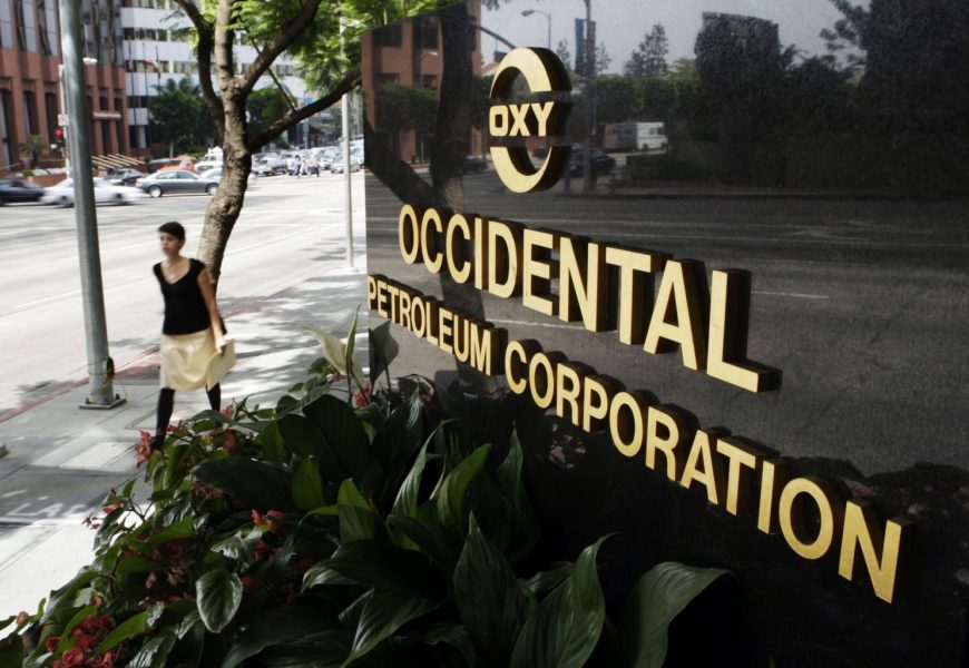 Warren Buffett accumulated another $1 billion in Occidental shares