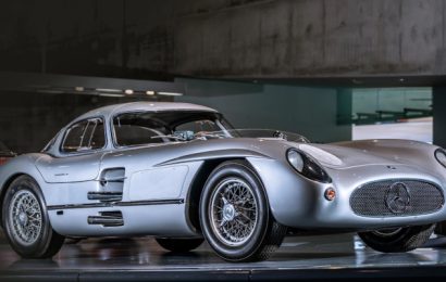 Mercedes Sells 1955 Gullwing 300 SLR For $142 Million