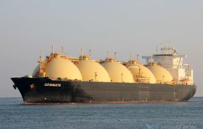 35 LNG tankerů krouží kolem přístavů a nemůže vyložit náklad