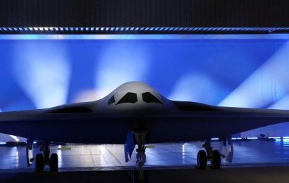 Northrop Grumman představil stealth bombardér B-21 Raider