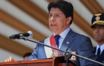 Peruánský parlament odvolal prezidenta Castilla kvůli „trvalé morální nezpůsobilosti“