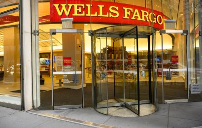 Wells Fargo customers report missing deposits