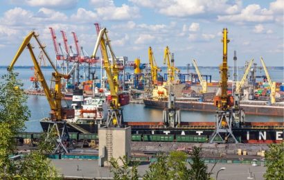Ukrajina zastavila vývoz obilí po moři