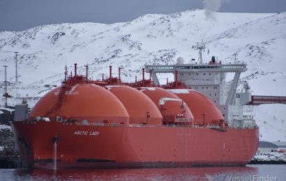 Russia to launch year-round LNG shipments via Arctic route