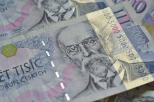 Prudce klesl objem bankovních úvěrů českých firem