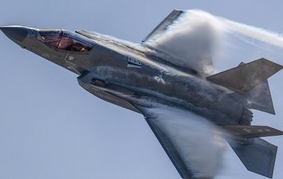 Lockheed Martin překonal odhady zisku za 1. čtvrtletí díky silné poptávce po zbraních